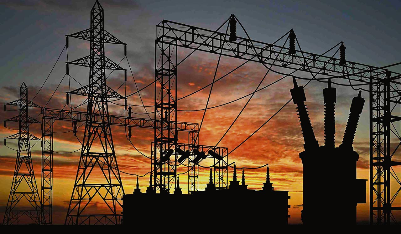 Telangana: Power staff bear the brunt of power outages-Telangana Today