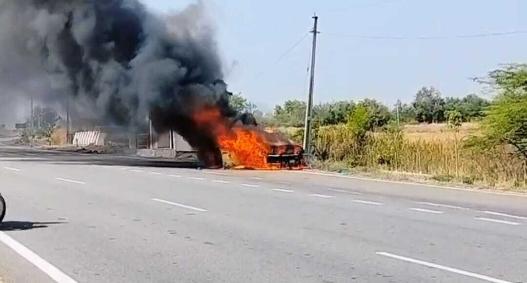 Watch: Car goes up in flames in Sangareddy-Telangana Today